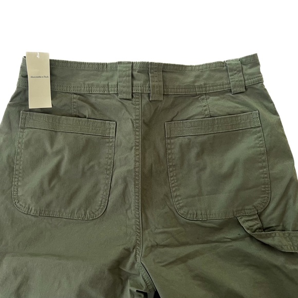 Abercrombie - Women’s Curve Love Relaxed Cargo Pant (Army Green, 30 10L) - Picture 2 of 7